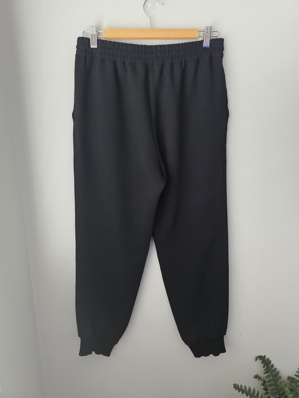Wilfred Aritzia Black Pull-On Jogger Pants Drawstring Waist Size Medium - Picture 8 of 13